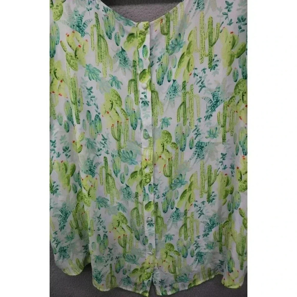 Torrid Silky Short Sleeve Blouse-Size 3X-Cactus-Back Buttons-Chiffon - Picture 9 of 9